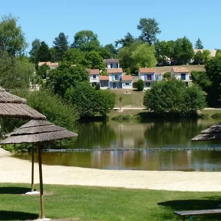 Gorgeous Bungalow On Parc Des Vacances Le Chat Hébergement de vacances *