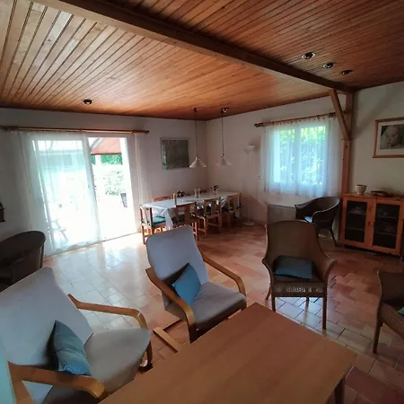 Hébergement de vacances Gorgeous Bungalow On Parc Des Vacances Le Chat Ecuras